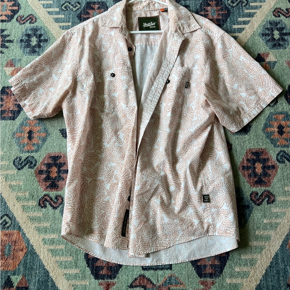 Howler Bros short sleeve button up. Size large. Prickly pear design.
